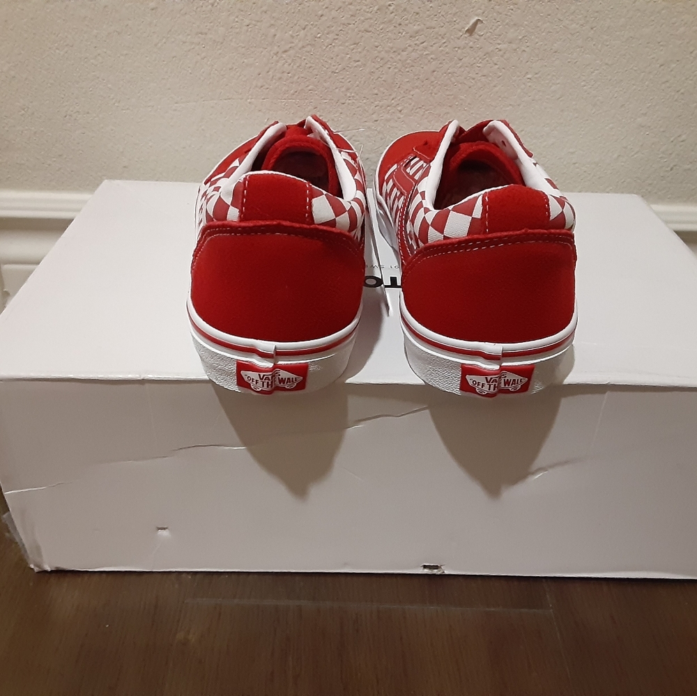 Vans - Picture 3 of 4